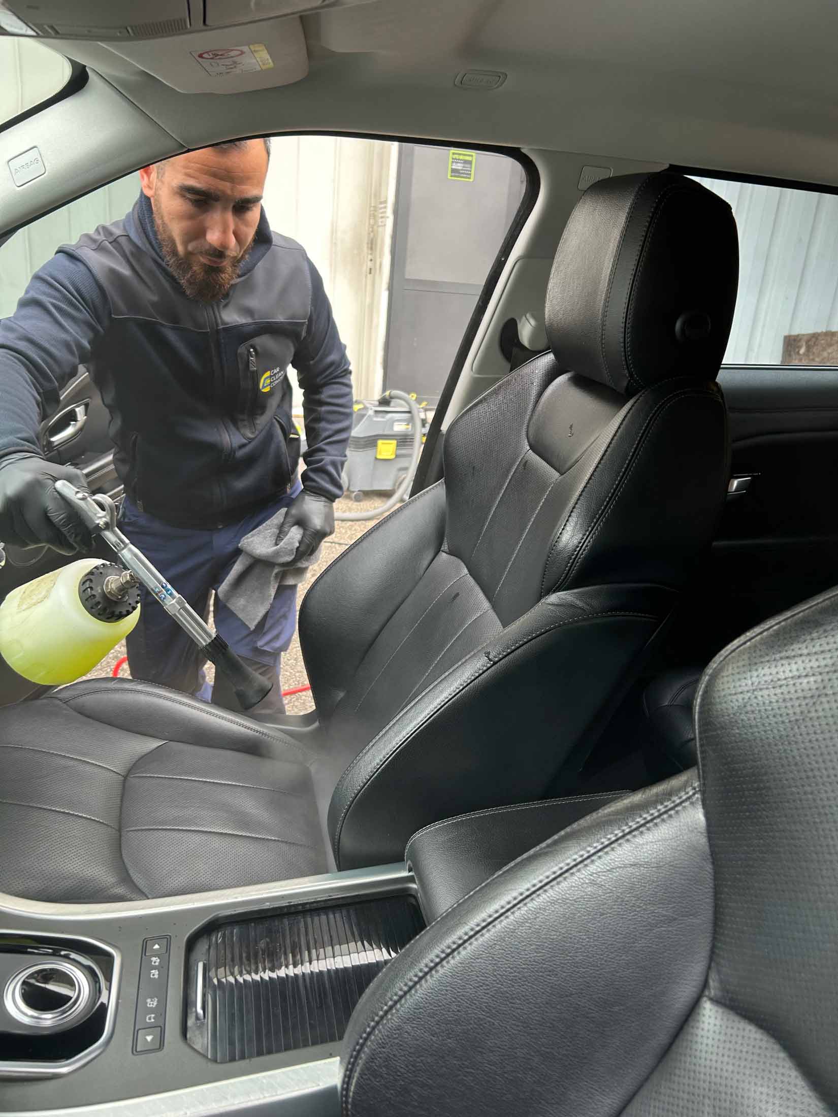 Lavage automobile intérieur et extérieur de voitures près de Toulon